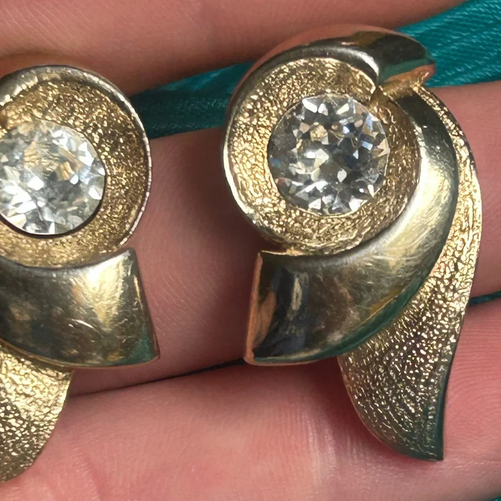 Signed Vintage Gold Tone Swirl Statement Clip-On Rhinestones Earrings Chunky - Picture 5 of 8